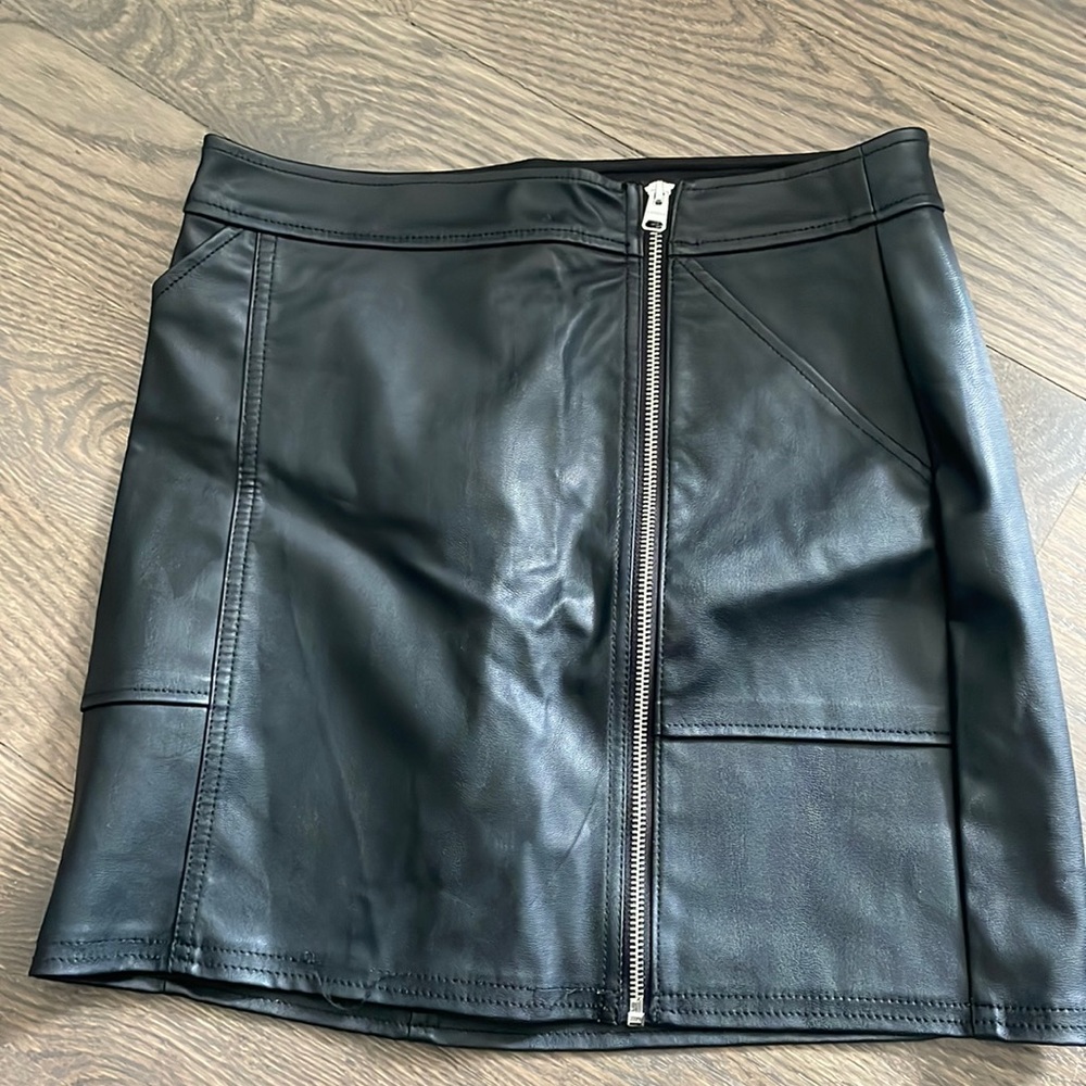Express faux leather mini skirt (4)